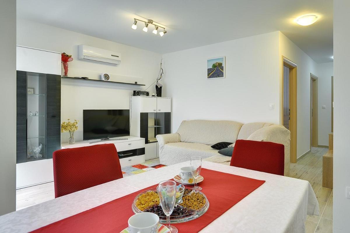 Apartments Elviana Pula Bagian luar foto