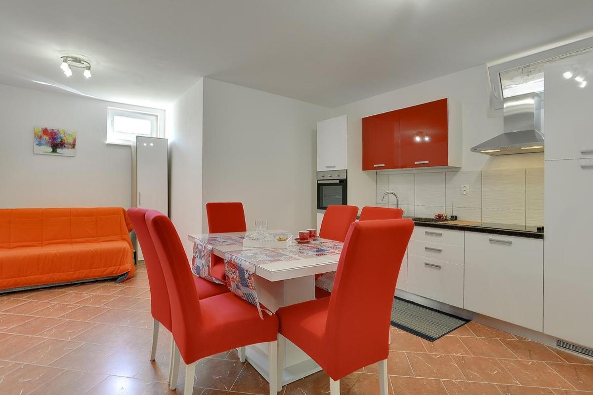 Apartments Elviana Pula Bagian luar foto