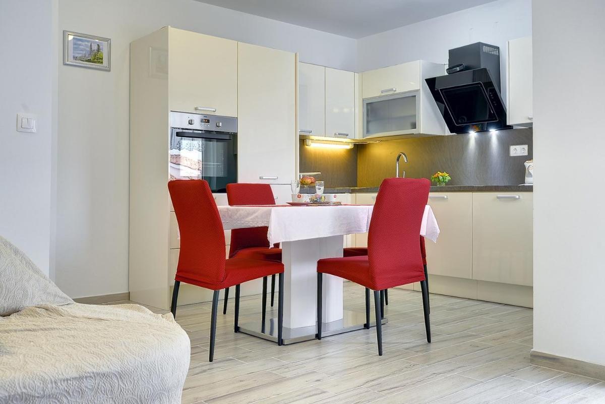 Apartments Elviana Pula Bagian luar foto