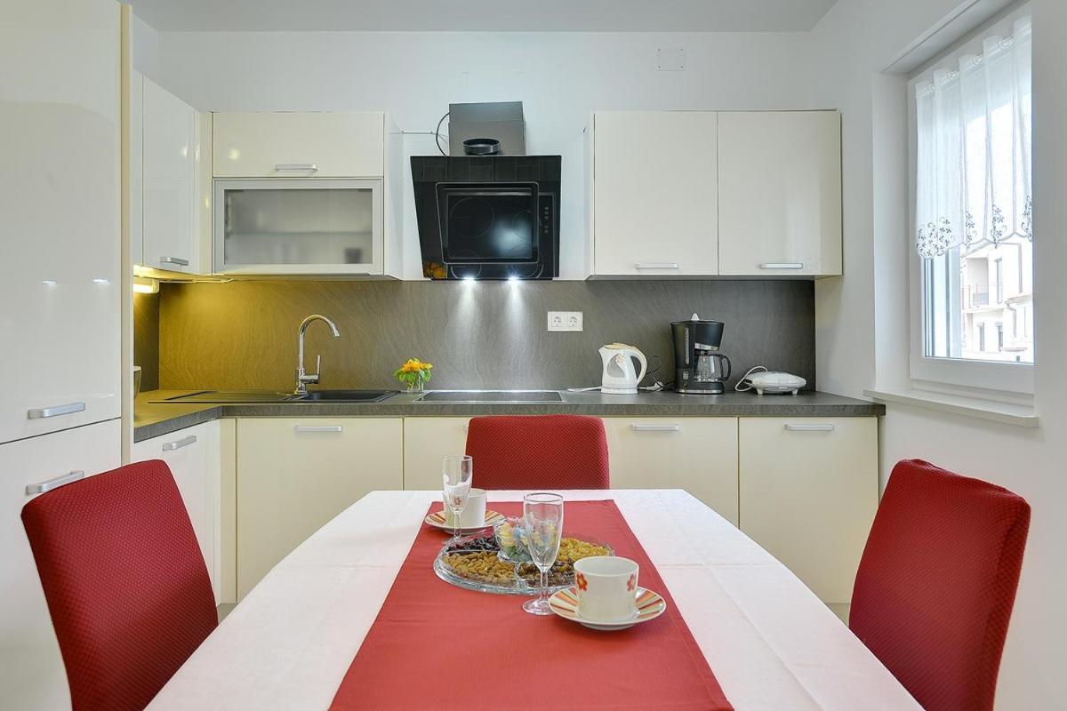 Apartments Elviana Pula Bagian luar foto