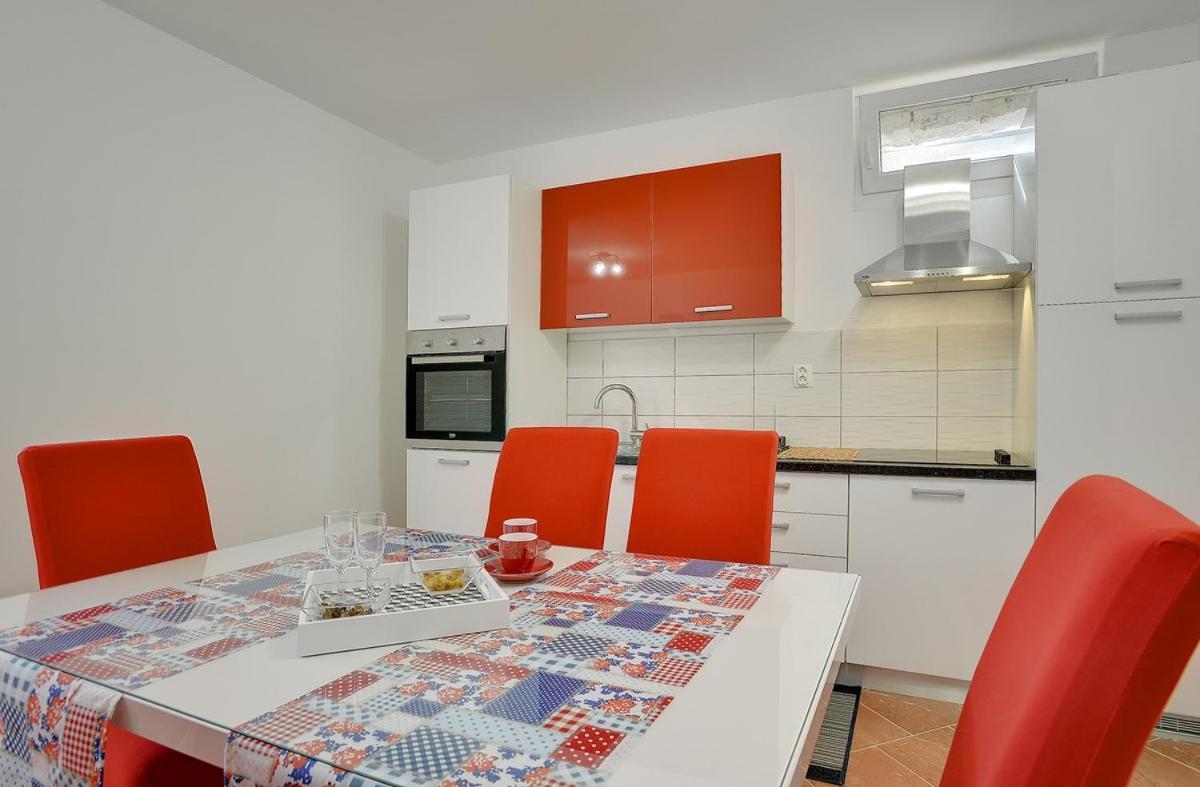 Apartments Elviana Pula Bagian luar foto