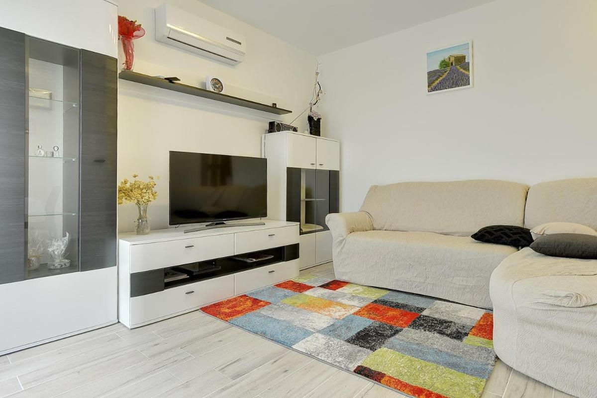 Apartments Elviana Pula Bagian luar foto