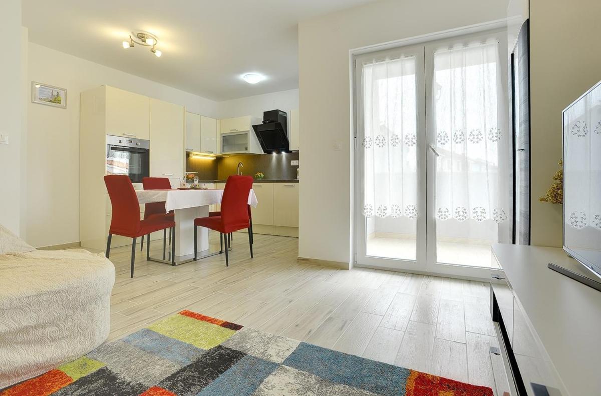 Apartments Elviana Pula Bagian luar foto