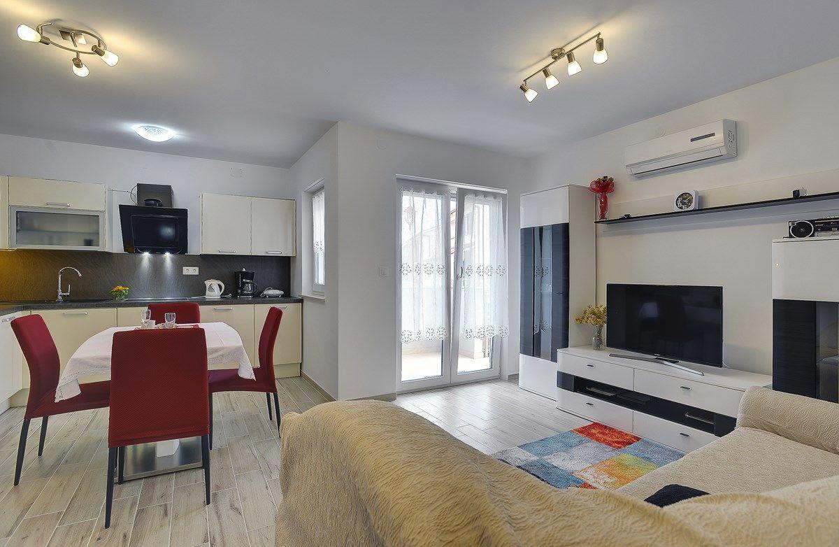 Apartments Elviana Pula Bagian luar foto
