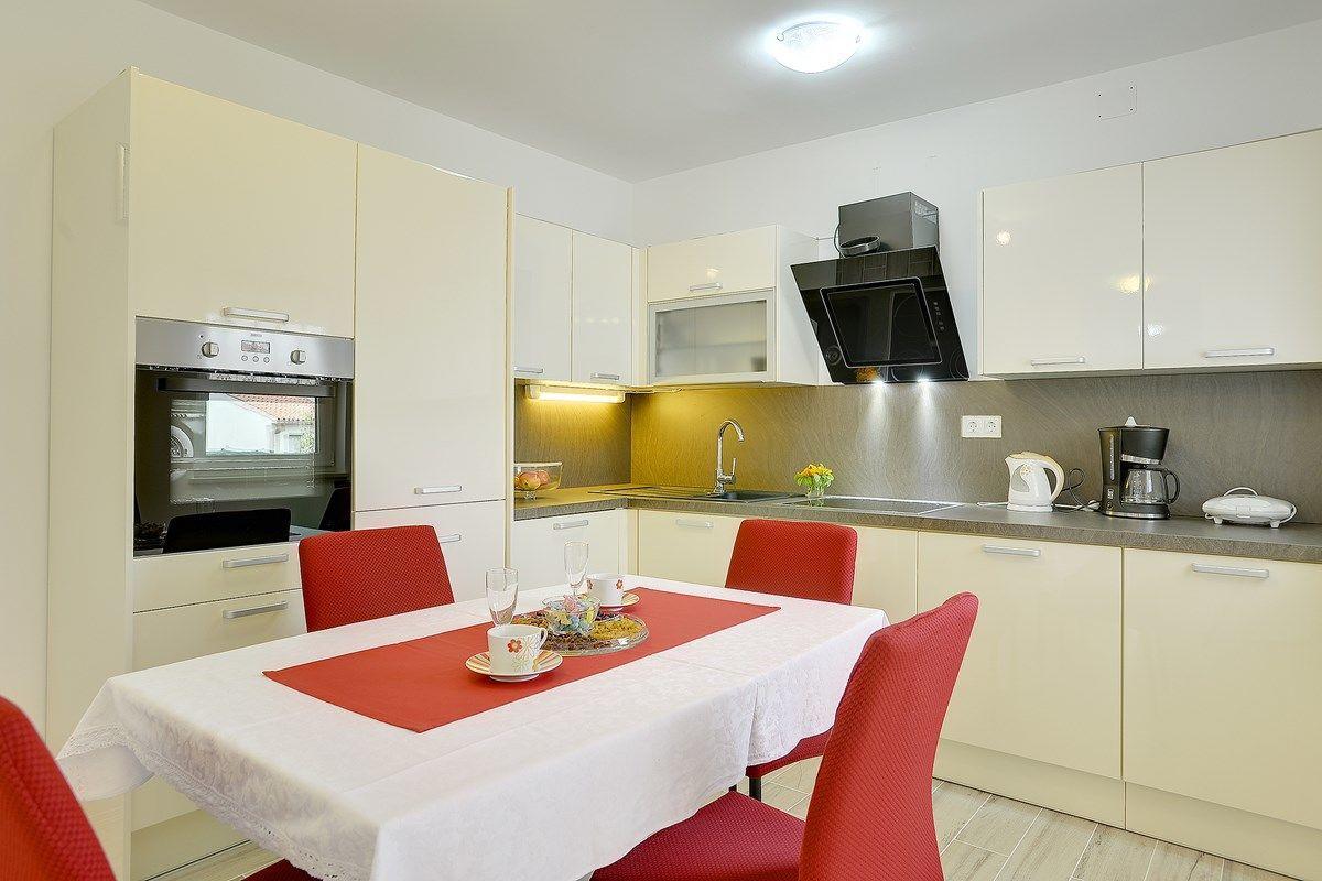 Apartments Elviana Pula Bagian luar foto